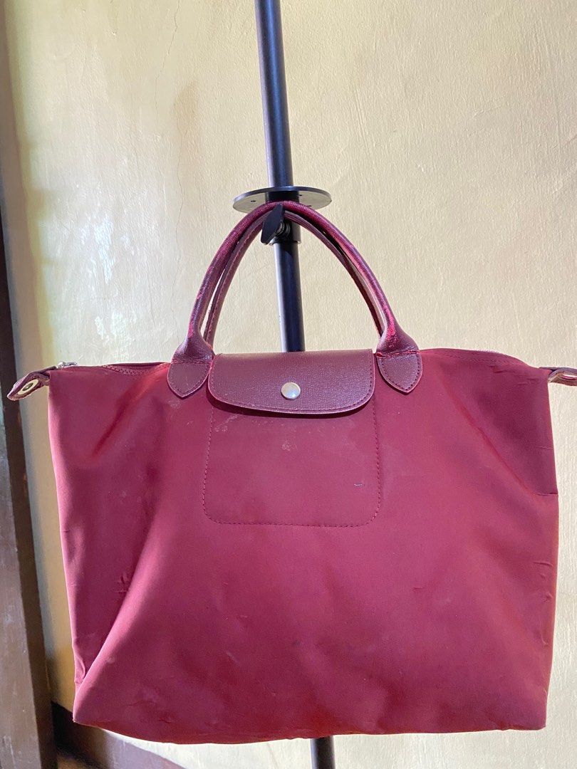 Jovanni Red Maroon Large Hand bag sling bag (Category: Luxury Bags & Wallets) located in Imus. Submitted by fyema (Listing ID 1380336097, Image 1). Description: issues on last 3 pics and walang sling pero pede lagyan imus cavite loc gcash jnt lalamove.