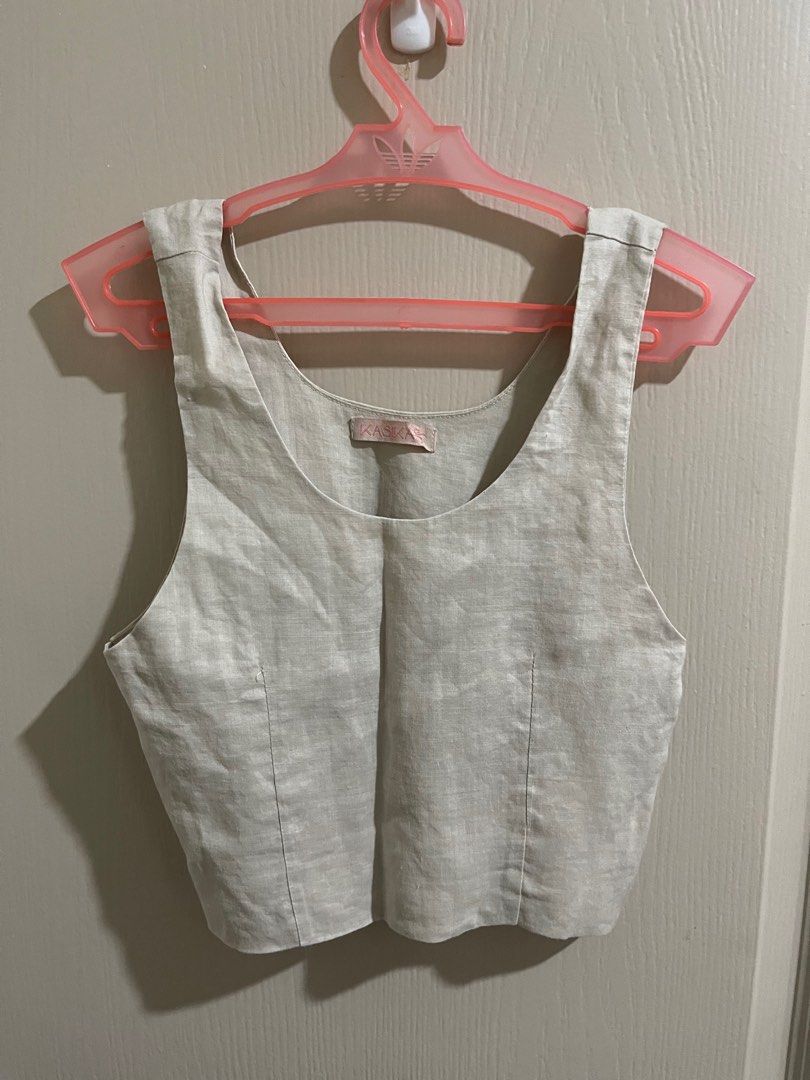 Kasicas Linen Top (Category: Sleeveless) located in Taguig. Submitted by ky_declutterss (Listing ID 1380403855, Image 1). Description: - super love the tela + it’s flattering! wouldn’t sell this if it fits me pa hahah - fits xs-s frames - last price posted .