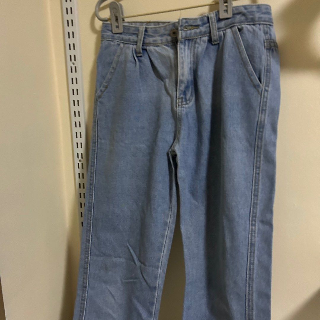 Light Wash Denim Jeans (Category: Jeans & Leggings) located in Singapore. Submitted by 4.44am (Listing ID 1380489900, Image 1). Description: These light wash denim jeans are in excellent condition. They feature a classic straight leg fit and a comfortable high waist. Perfect for everyday wear, these jeans are a versatile addition to any wardrobe. The jeans have a button and zipper closure. Down 35.5" Across 13.5" Good for petite size.