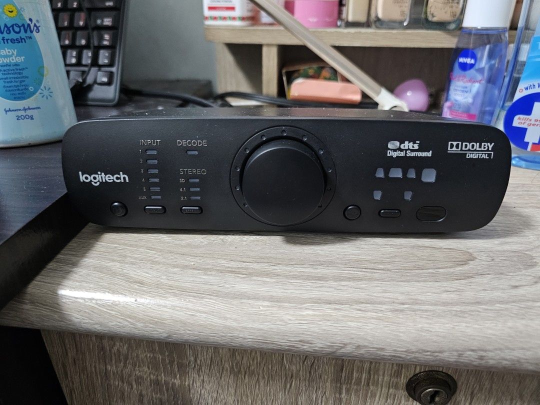 Logitech Z906 5.1 surround (Category: Soundbars, Speakers & Amplifiers) located in Caloocan City. Submitted by kapatidlocalngcaloocan (Listing ID 1380490610, Image 2). Description: for sale Logitech Z906 5.1 surround no issue complete package with box manual & remote total of 1000watt xtra speaker.