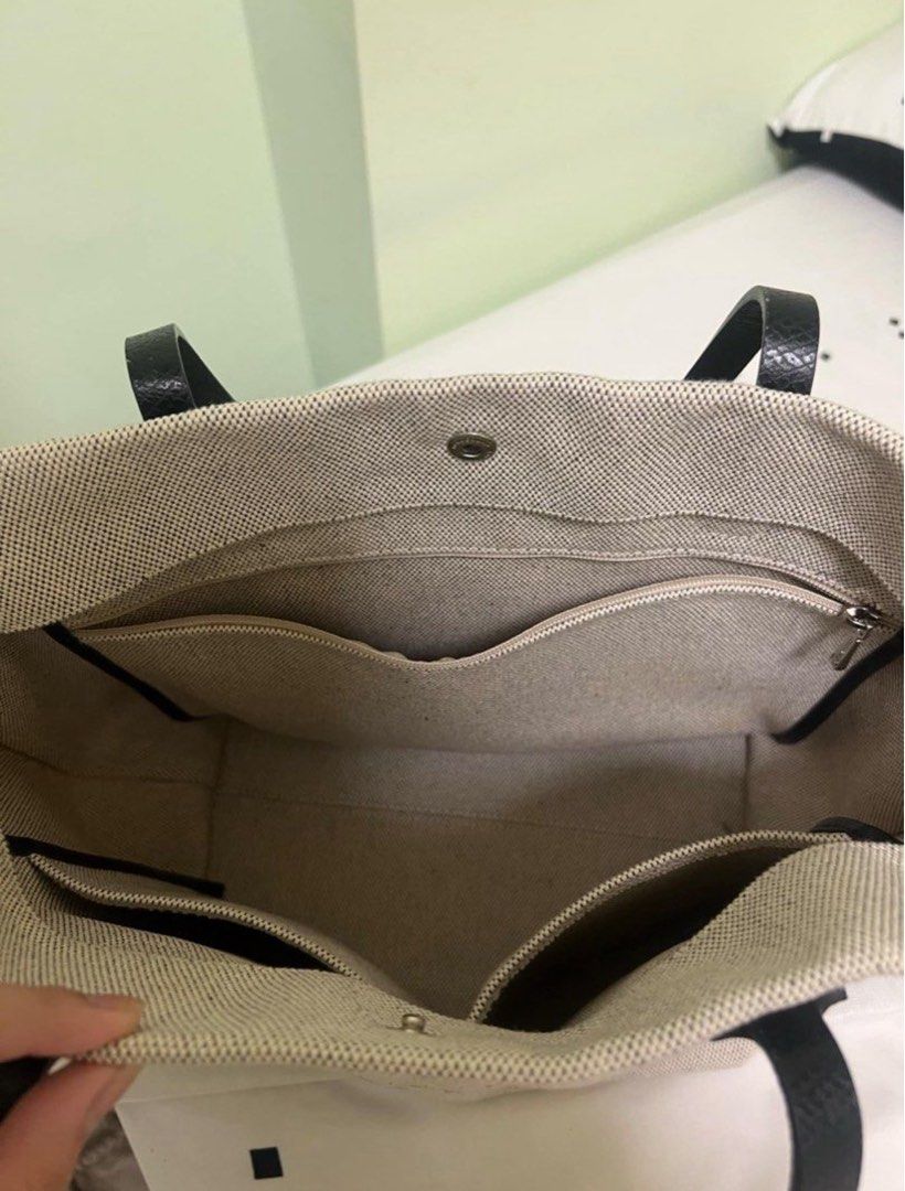 Authentic Longchamp Essential L Tote Bag (Grey) (Category: Bags & Wallets) located in Singapore. Submitted by Daechwita0309 (Listing ID 1380428410, Image 3). Description: Aunthentic and Good as New (used 3x only) bought in Europe with paper bag and carecard Original Price is $600sgd RFS - need funds urgently (selling it less than half the price) Meet up .