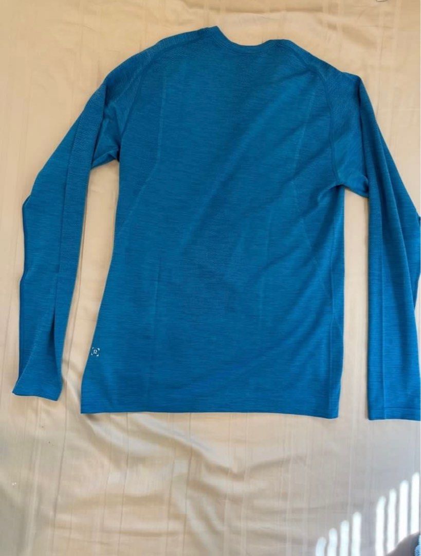 Lululemon long sleeve t shirt (Category: Activewear) located in Singapore. Submitted by spacemen (Listing ID 1380435997, Image 2). Description: Delivery Available.