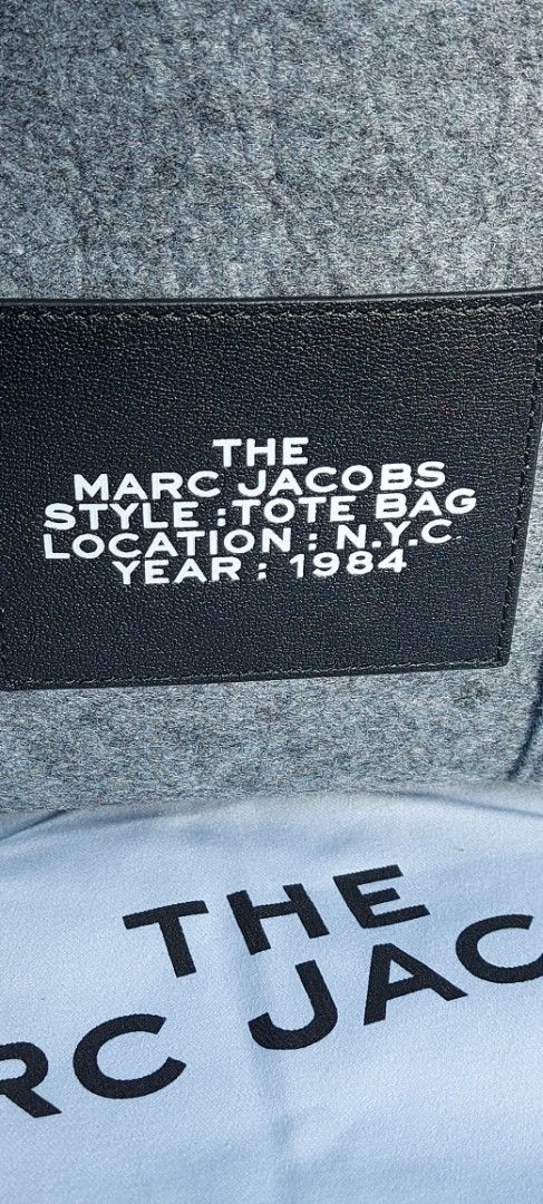MARC JACOBS FELT FLANNEL MEDIUM "THE TOTE BAG" GRAY (Category: Luxury Bags & Wallets) located in Davao. Submitted by fucollections (Listing ID 1380376544, Image 3). Description: Like new. Bought at 'The Bag Master', but never use. Sold with original dust bag. Can send additional photos if requested..