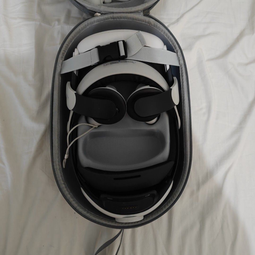 Meta Quest 3 with BOBOVR M3 Pro, Video Gaming, Video Game Consoles ...