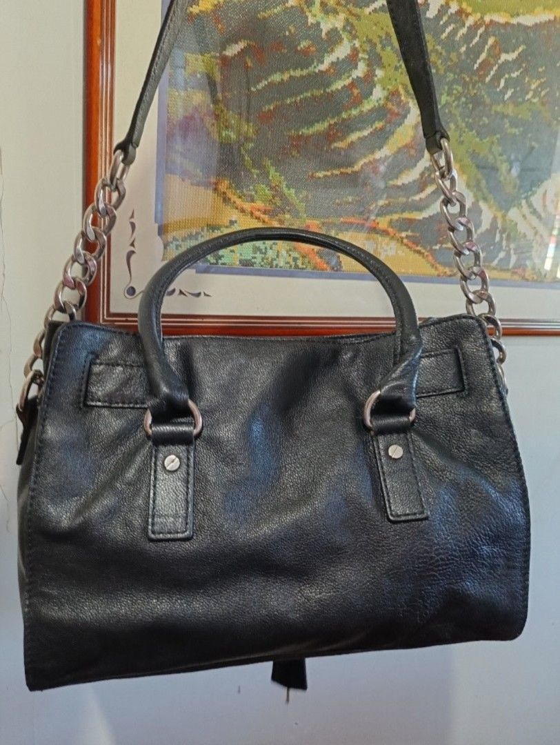 Michael Kors Hamilton 2 Way Bag (Category: Luxury Bags & Wallets) located in Baguio. Submitted by brooks.luxuries (Listing ID 1380309838, Image 3). Description: - has flaws like scratches and discoloration on the hardwares - cracks on the leather - signs of usage on the leather - damaged key for the padlock (scroll on the pics for reference).