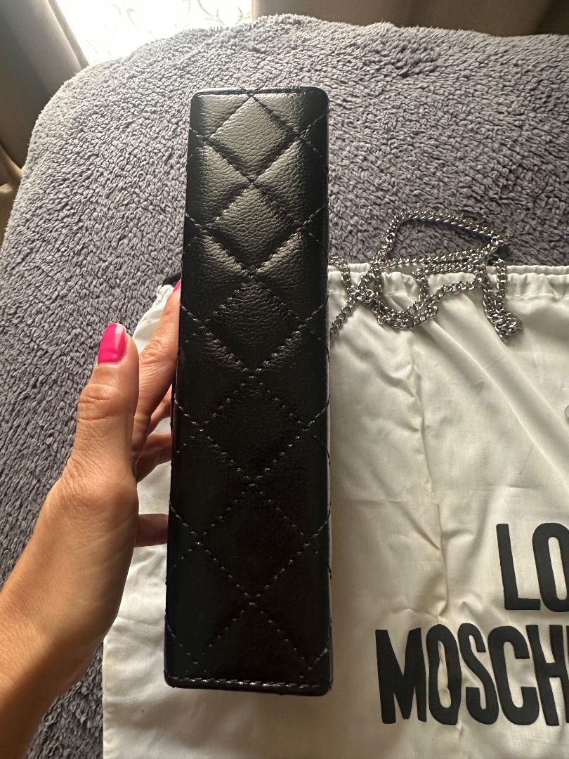 Moschino 2,500 php (Category: Luxury Bags & Wallets) located in Makati City. Submitted by mitch984 (Listing ID 1380412252, Image 3). Description: New! New ! New 100% original Naka display lang ! Walang bakbak Declutter ng mga gamit ! Offer your reasonable price.