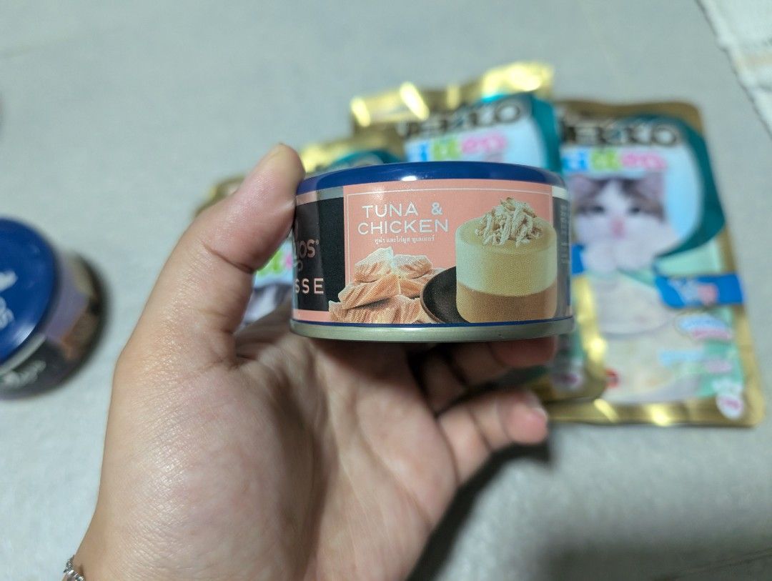 Nekko Kitten & Delizios Cat Food (Category: Pet Food) located in Singapore. Submitted by dollymeow09 (Listing ID 1380436879, Image 3). Description: - Unopened cat food bundle - Includes: - Nekko Kitten Chicken Mousse pouches - Delizios Mousse cans (Tuna & Chicken, and Mousse) - Refer to pics for expiry date - Suitable for kittens and cats, take all for $6 :).