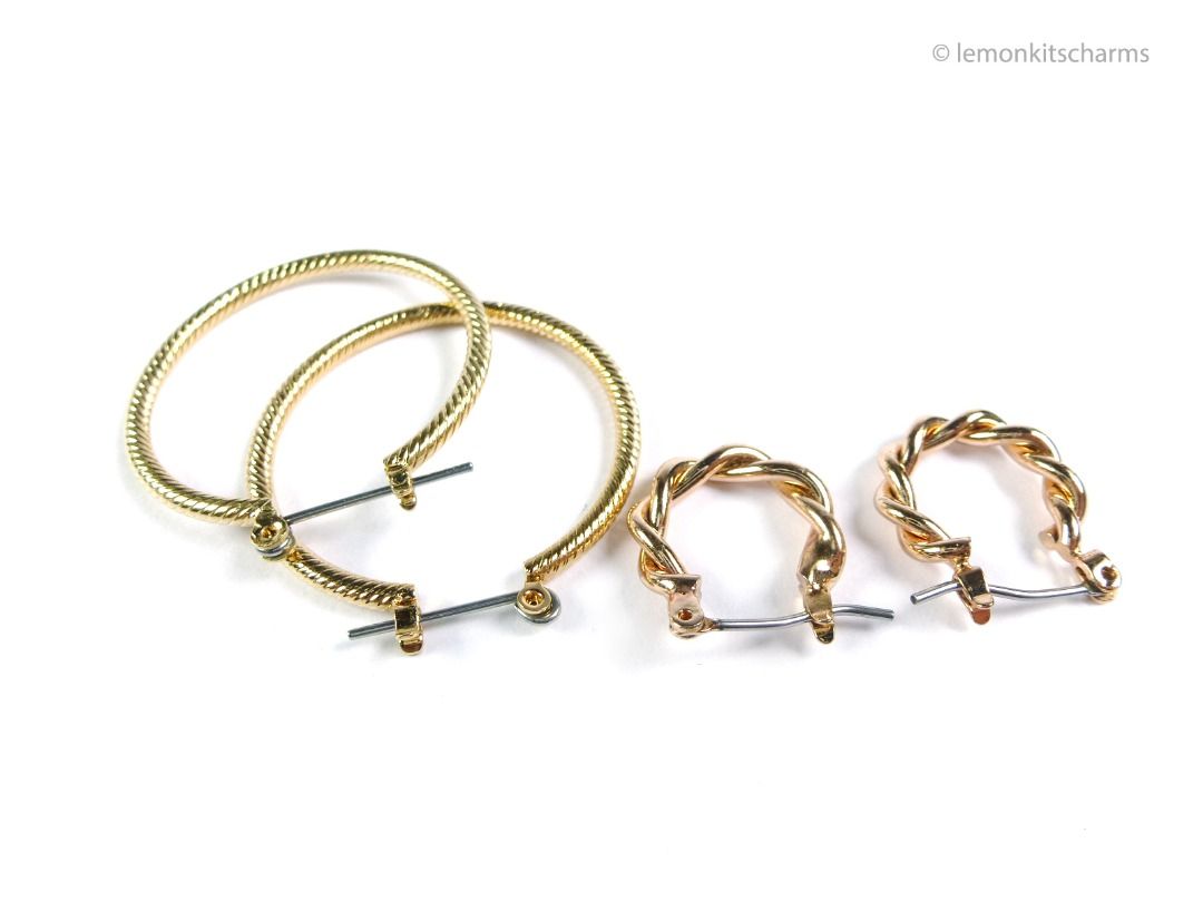 Pair of Vintage Simple Hoop Pierced Earrings, er2701-ci (Category: Earrings) located in Singapore. Submitted by lemonkitscharms (Listing ID 1380395726, Image 3). Description: Pair of vintage 1990s - 2000s Hoop Earrings, for pierced ears. One of the front hinge is soldered slightly slanted on the small rose-goldtone earrings. The other pair of earrings is in very good condition, goldtone with a striped texture. Price excludes postage. Check my pro