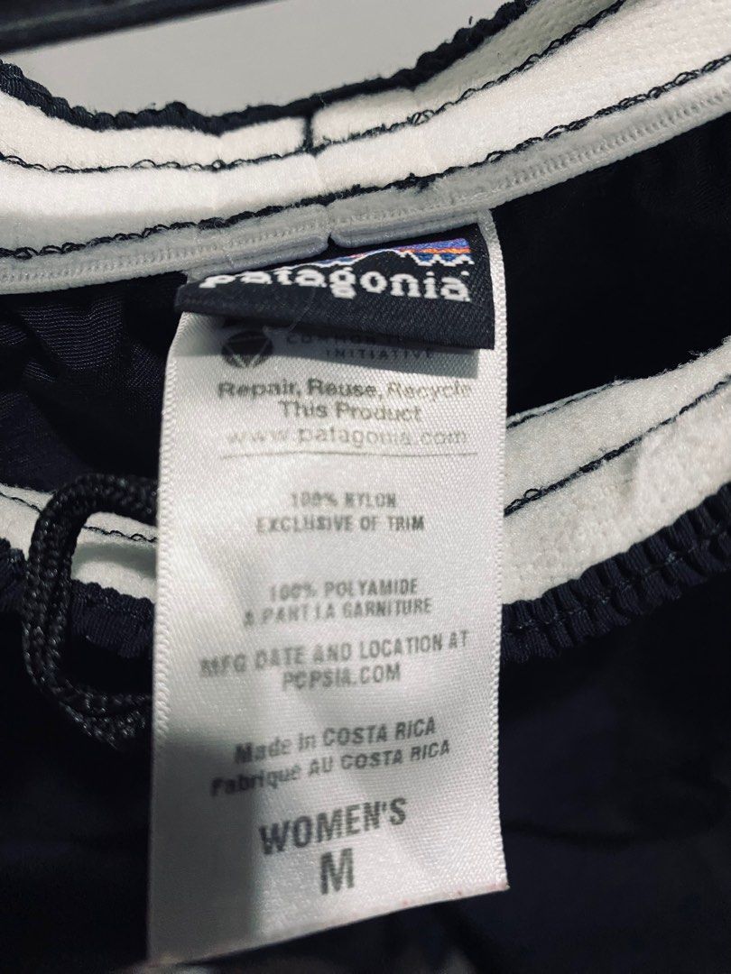 Patagonia Baggies shorts (Category: Shorts) located in Catarman. Submitted by desa_declutters (Listing ID 1380463715, Image 3). Description: Patagonia Baggies shorts Color black 10/10 Like new condition 10/10 Womens Medium on tag Fit to 28-32 inches.