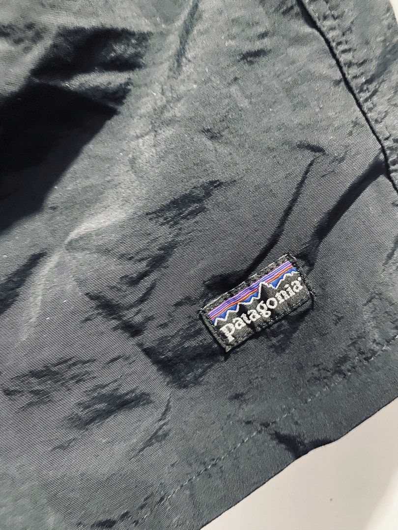 Patagonia Baggies shorts (Category: Shorts) located in Catarman. Submitted by desa_declutters (Listing ID 1380463715, Image 2). Description: Patagonia Baggies shorts Color black 10/10 Like new condition 10/10 Womens Medium on tag Fit to 28-32 inches.