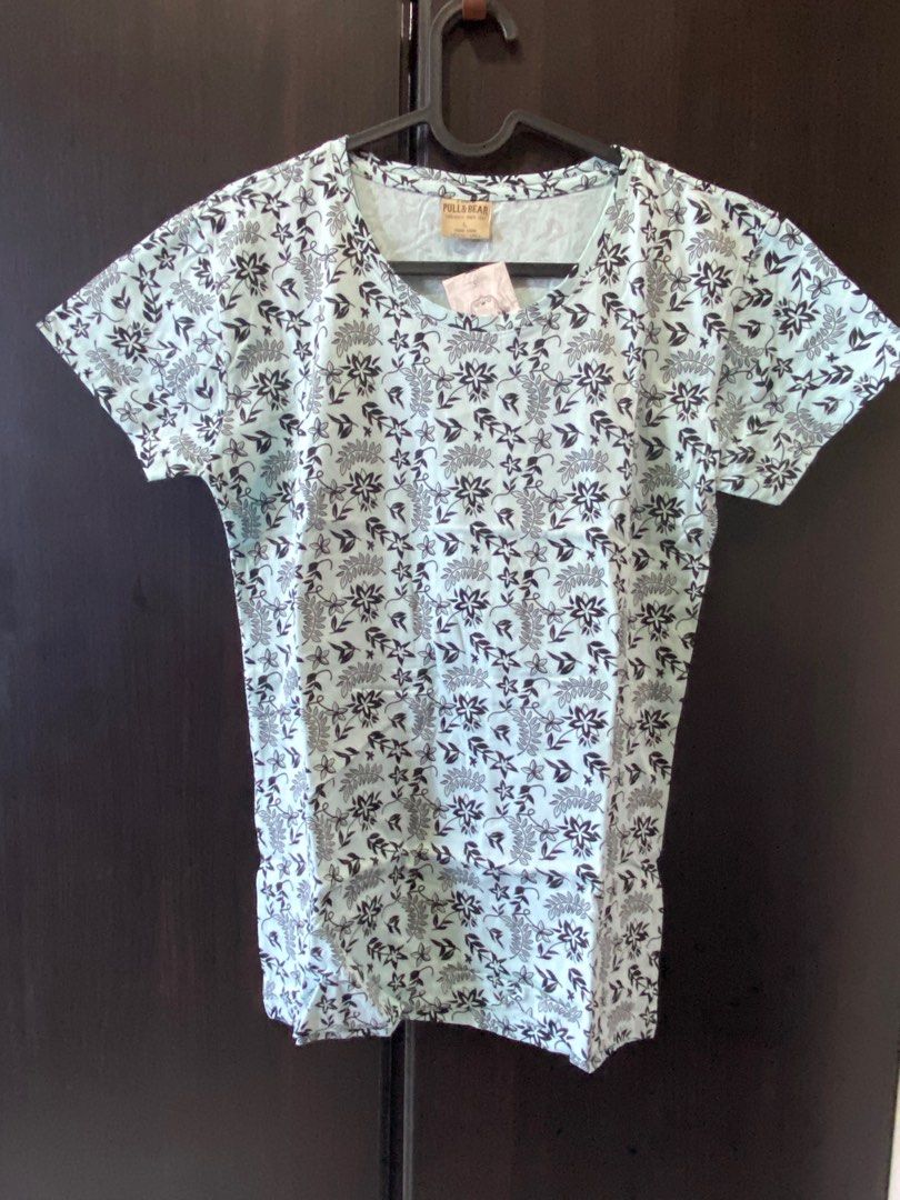 Pull & Bear Light Blue T-shirt with Black Floral Print (Category: Blouses) located in Quezon City. Submitted by corncarts (Listing ID 1380424575, Image 1). Description: Brand: Pull & Bear L on tag (34” x 26”) Light blue with black floral print T shirt with scoop neck Cotton material, very presko Slight stretch brand new with tags.
