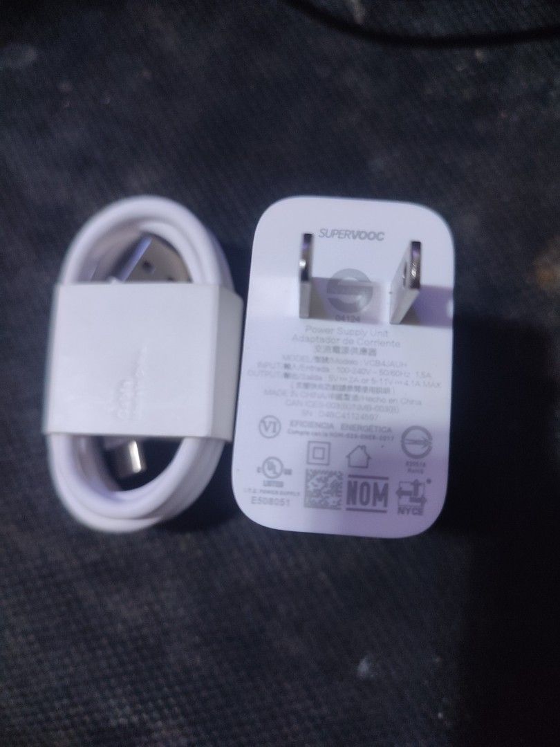 Realme Original Charger Set (Category: Chargers & Cables) located in Valenzuela. Submitted by oldbutgoods (Listing ID 1380467347, Image 3). Description: Brandnew, Not use... galing sa unit ng Realme Original 45watts charger and usb type c cable only.