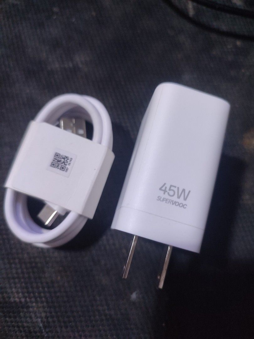 Realme Original Charger Set (Category: Chargers & Cables) located in Valenzuela. Submitted by oldbutgoods (Listing ID 1380467347, Image 2). Description: Brandnew, Not use... galing sa unit ng Realme Original 45watts charger and usb type c cable only.