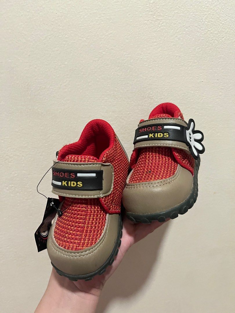 RED BABY SHOES (Kategori: Baju Bayi) berada di Surabaya. Dikirim oleh prelovedbynovya (ID iklan 1380410074, Gambar 2). Deskripsi: . RED BABY SHOES Size 22 . Brand : - . Price : Rp 30.000 📍 based in Surabaya . For order : DM or WA link on bio🥰.