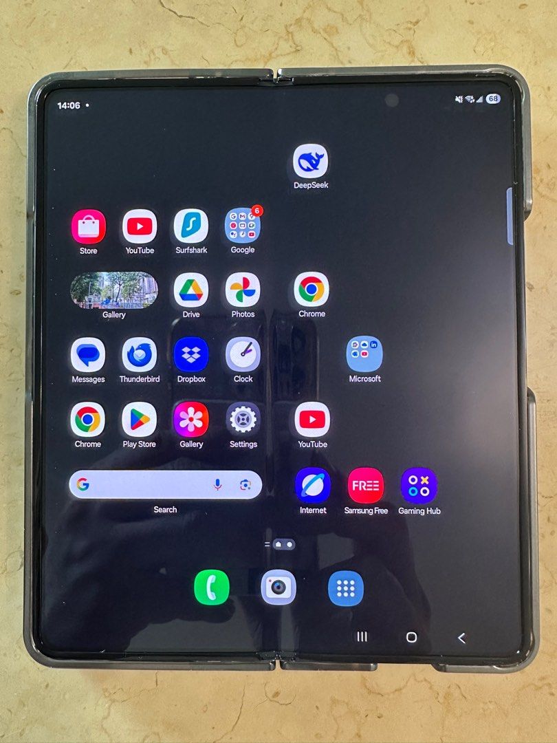 香港版SIMフリーデュアルSIMS Galaxy Z Fold3 5G 超美品Galaxy Z Fold