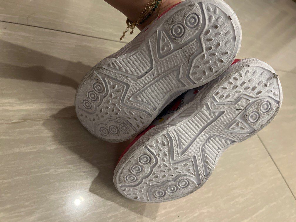 Sepatu anak no.29 panjng nya 18.5cm (Kategori: Orang Tua, Bayi & Anak - Lainnya) berada di Jakarta Utara. Dikirim oleh snoopyshop1010 (ID iklan 1380466446, Gambar 3). Deskripsi: Sepatu anak2 perempuan Ga ad merek .