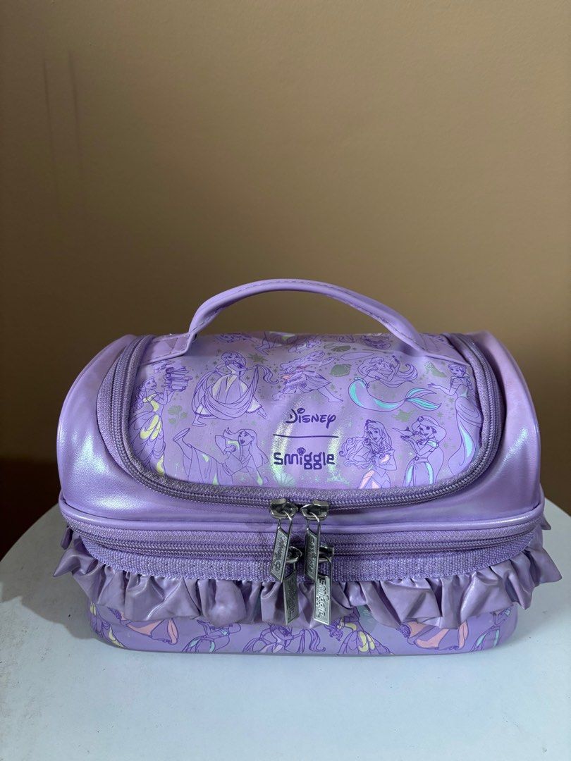 Smiggle x Disney lunch bag (Category: Food Organization & Storage) located in Marikina City. Submitted by elladeclutters_27 (Listing ID 1380335047, Image 1). Description: - Authentic Smiggle (bought in SG) - Insulated, double decker lunch bag - Collab with Disney - Few signs of usage, but still does its job Original price: Less than 2k 📍Marikina .