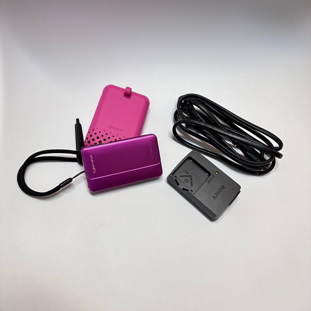 由 minikk5678 (刊登 ID 1380305380，圖片 1) 提交，位於 台南市 (Tainan) 的 Sony 數位相機 日本製 DSC-TX10 (類別：相機)，說明：Sony 數位相機 日本製 附4G記憶卡（已格式化） 螢幕有點裂痕，如圖3，不介意再買 拍照功能都正常能使用。