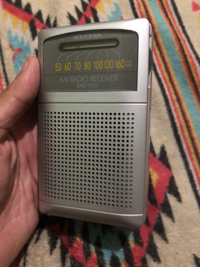 Soundlook portable AM receiver (Category: Portable Music Players) located in Quezon City. Submitted by markgolveo (Listing ID 1380411486, Image 2). Description: Soundlook portable AM receiver Tested okay all features working properly Good signal coverage Good speakers clear crisp audio output Good headphone jack 2pcs AA batteries operated.