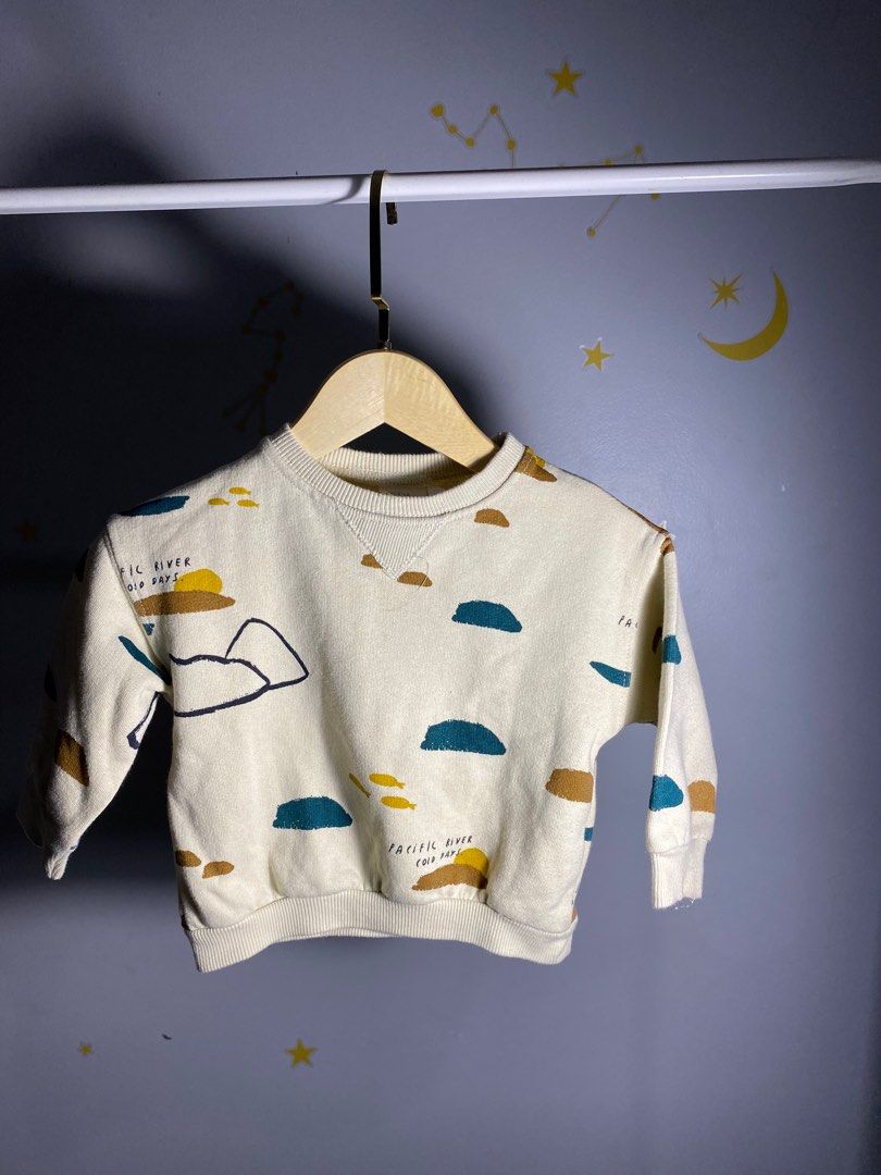 Sweater (Kategori: 1 hingga 3 tahun) berada di Bandung. Dikirim oleh nellyjullie (ID iklan 1380477154, Gambar 1). Deskripsi: Zara Sweater 6-9m #preloved #prelovedzarakids #prelovedzarab.