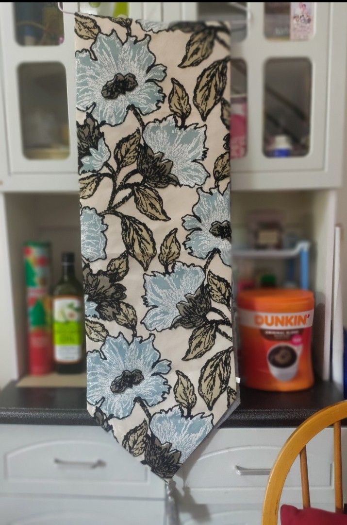 Table runner (Category: Table Linen & Textiles) located in Imus. Submitted by jane369 (Listing ID 1380494547, Image 2). Description: nice stored floral table runner for sale.
