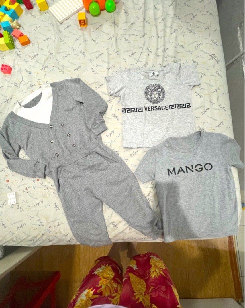 🩷JUAL MURAH🩷 NO OREN ❌ BAYAR ONGKIR ❗️ Paket PL Baju Anak Atasan kaos & Setelan panjang abu abu - baca deskripsi !!! (Kategori: 1 hingga 3 tahun) berada di Jakarta Utara. Dikirim oleh bluebell___ (ID iklan 1380317734, Gambar 1). Deskripsi: utk anak usia 3 thunan yg mango masi baguss yah kelelep di lemari cm pernah pake 2x ( mango dan vc nya bukan ori ya sis tulisan aja) yg kaos abu vc setelan TOLERANSI PEMAKAIAN (ada berbulu cm masi bs pake, YG