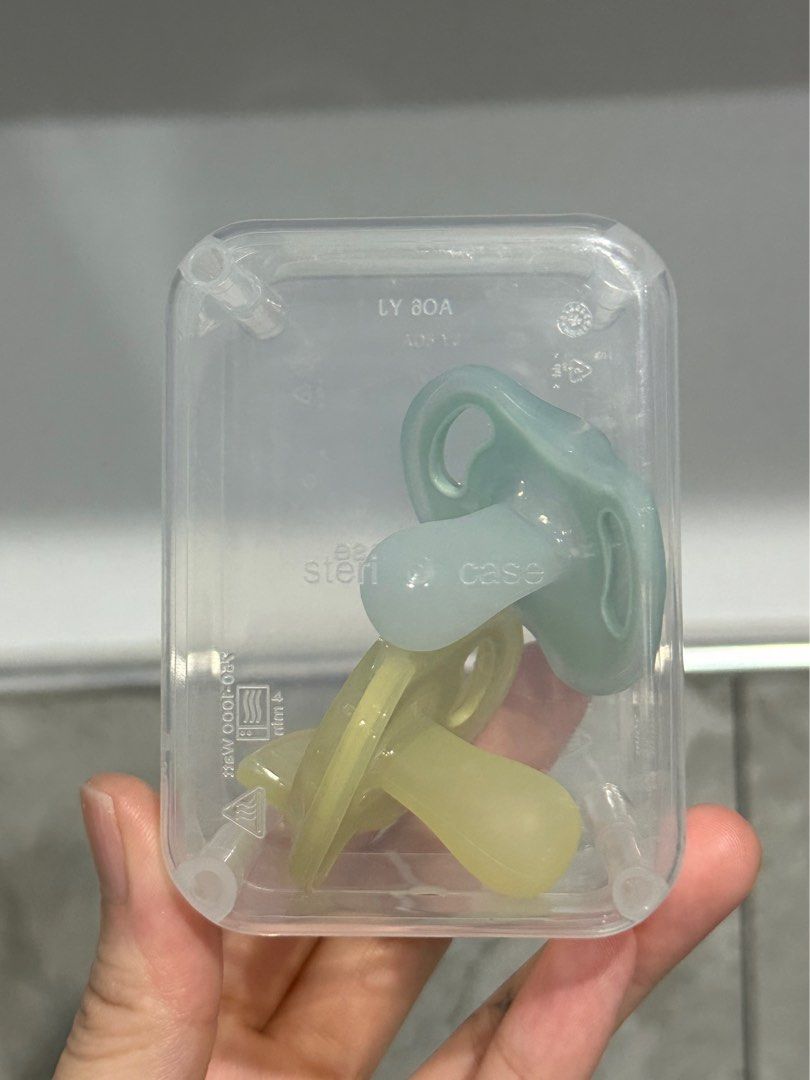 Tommee Tippee Ultra Light Pacifier 6-18mos (Category: Soothers & Pacifiers) located in Tarlac. Submitted by declutterelle07 (Listing ID 1380332609, Image 3). Description: -Only removed from packaging (still in original plastic container) -All brand new and never used -Received as pasalubong from US RFS- my baby does not like tommee tippee pacifiers .