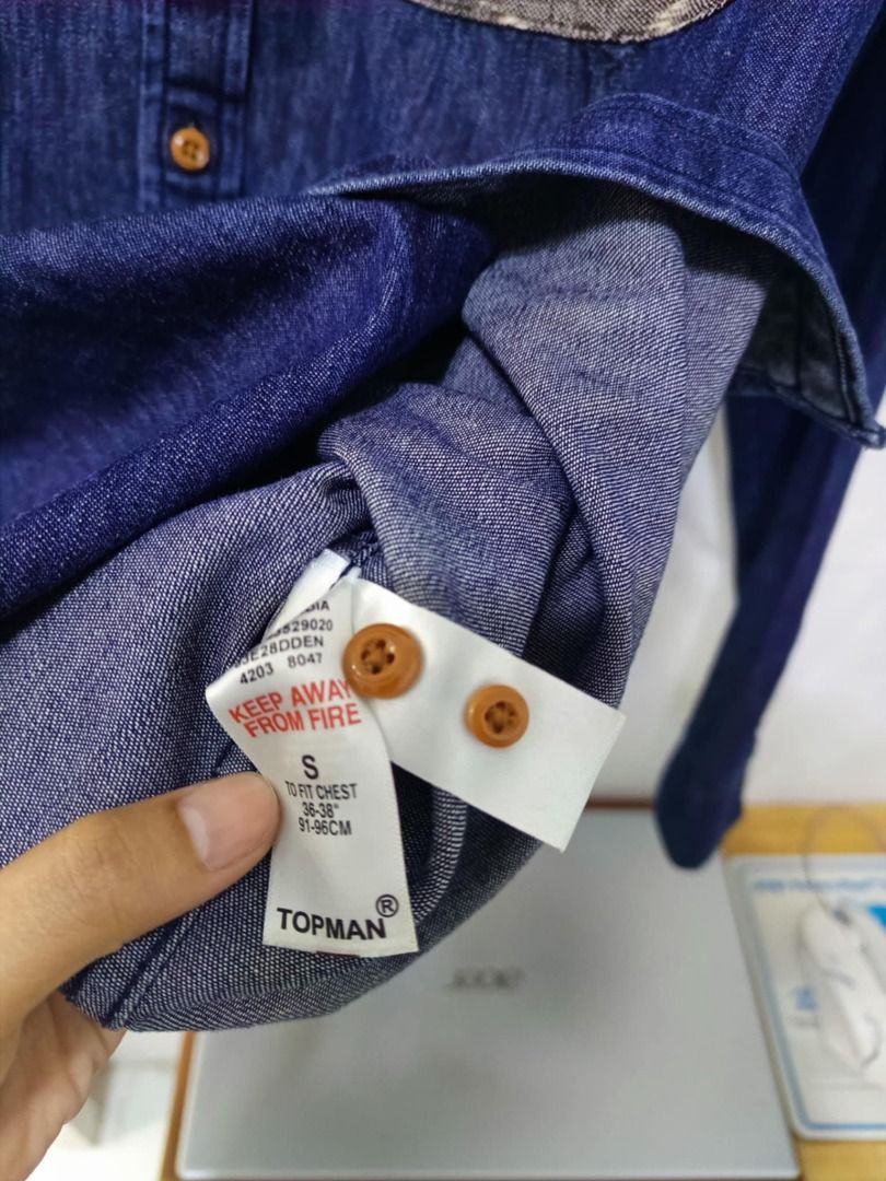 TOPMAN Polo Longsleeve (Category: Formal Shirts) located in Caloocan City. Submitted by authentics91634 (Listing ID 1380344573, Image 2). Description: Mode of Payment: GCash / Maya / BPI Mode of Delivery: Delivery via Lalamove or LBC. Location: General Trias, Cavite Dimes: Shoulder width - 16 inches Chest/bust - 37 inches Sleeve length - 26.5 inches Length: 29 inches 📸 Photos attached below — actual pictures of the item.