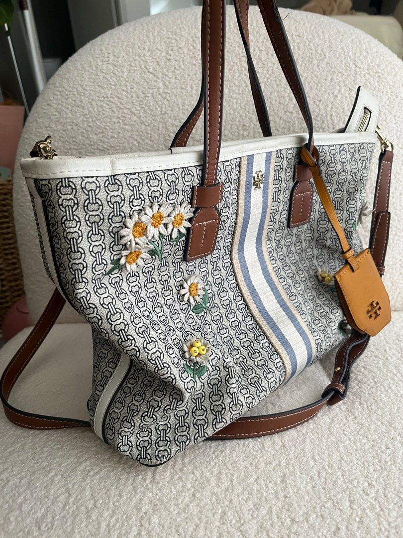 Tory Burch Tote Bag Gemini Patch Flowers (Category: Luxury Bags & Wallets) located in Taguig. Submitted by cee_tee (Listing ID 1380383884, Image 2). Description: -well used -flaws on the handle and a few scratches/stains.