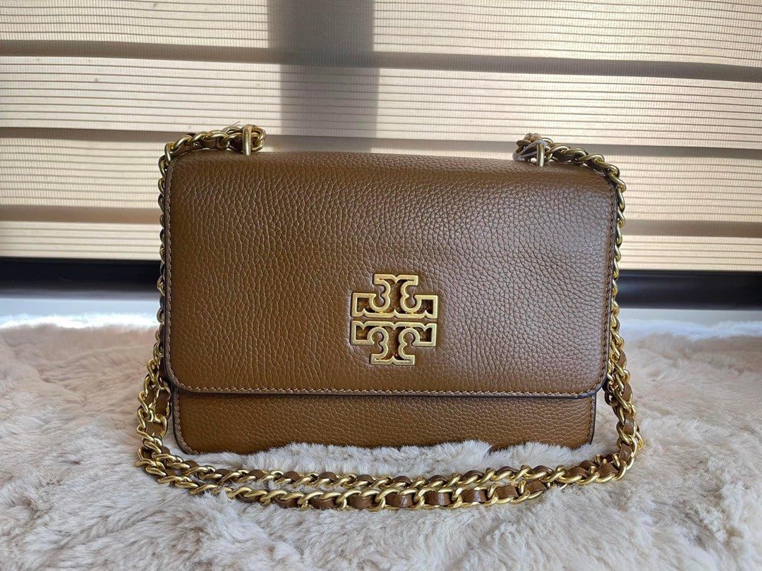 Tory Burch wallet and Sling (Category: Luxury Bags & Wallets) located in San Juan City. Submitted by greega19 (Listing ID 1380476875, Image 1). Description: .