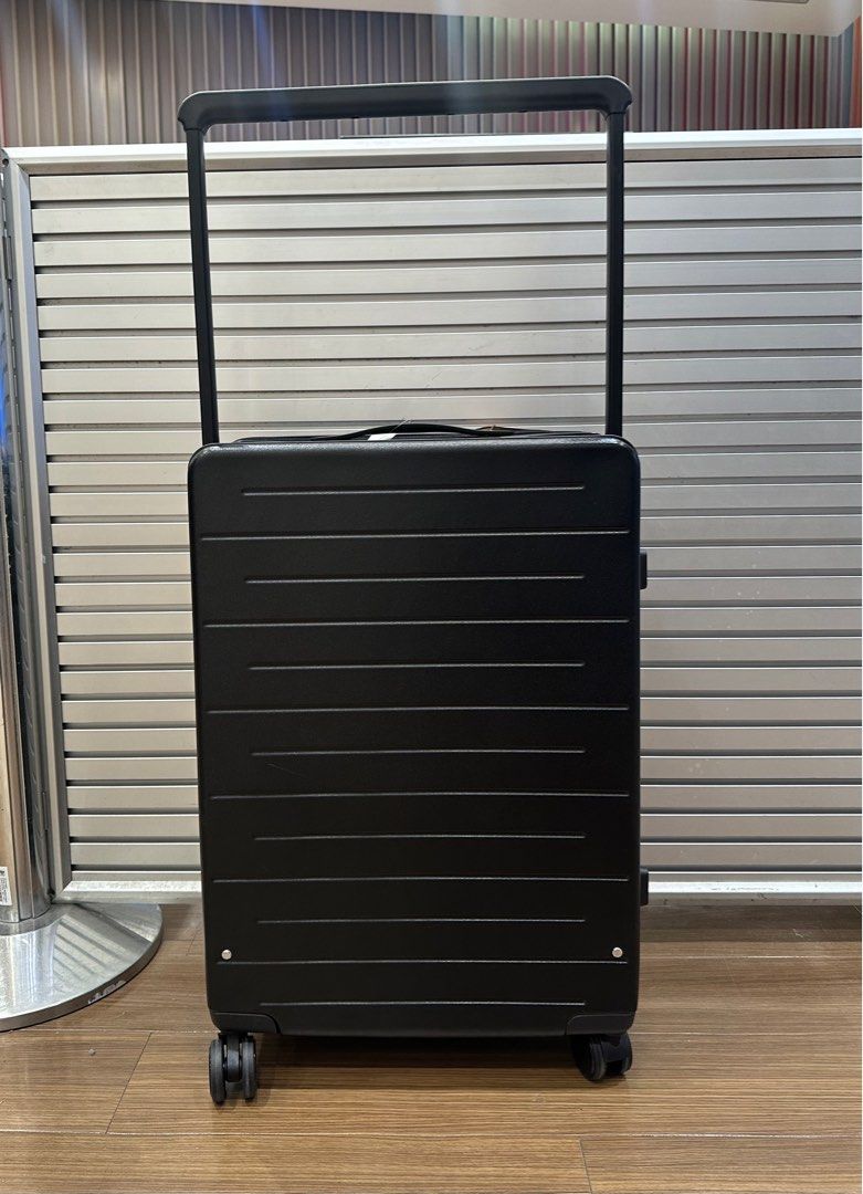 Travel Basic hard case luggage BLACK (Category: Luggage) located in Valenzuela. Submitted by kaelstoypalace (Listing ID 1380470230, Image 3). Description: TSA lock Airplane wheels 24 inches Medium.