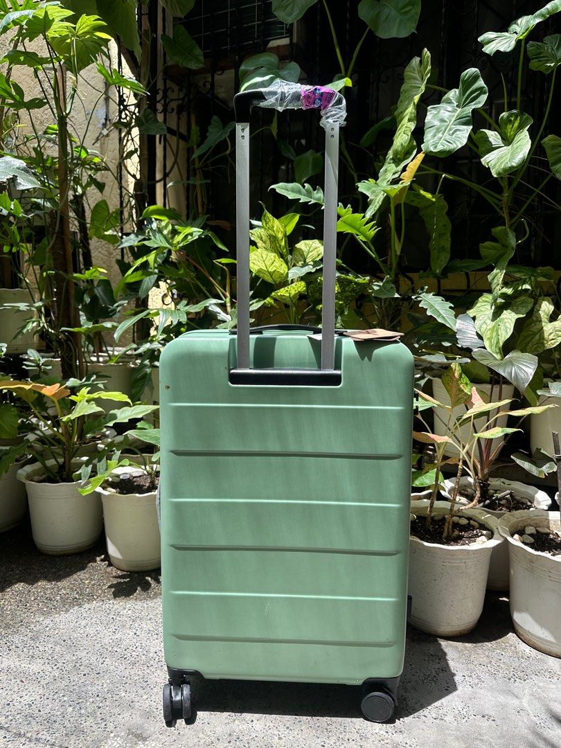 Travel Basic luggage GREEN MEDIUM (Category: Luggage) located in Valenzuela. Submitted by kaelstoypalace (Listing ID 1380477175, Image 3). Description: Brand new.