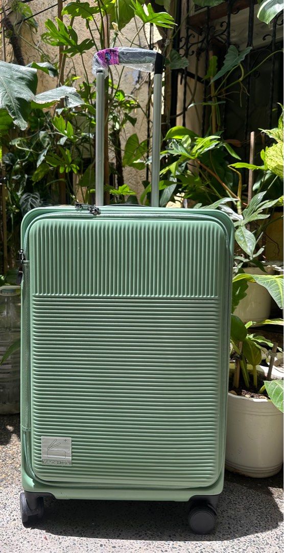 Travel Basic luggage GREEN MEDIUM (Category: Luggage) located in Valenzuela. Submitted by kaelstoypalace (Listing ID 1380477175, Image 2). Description: Brand new.