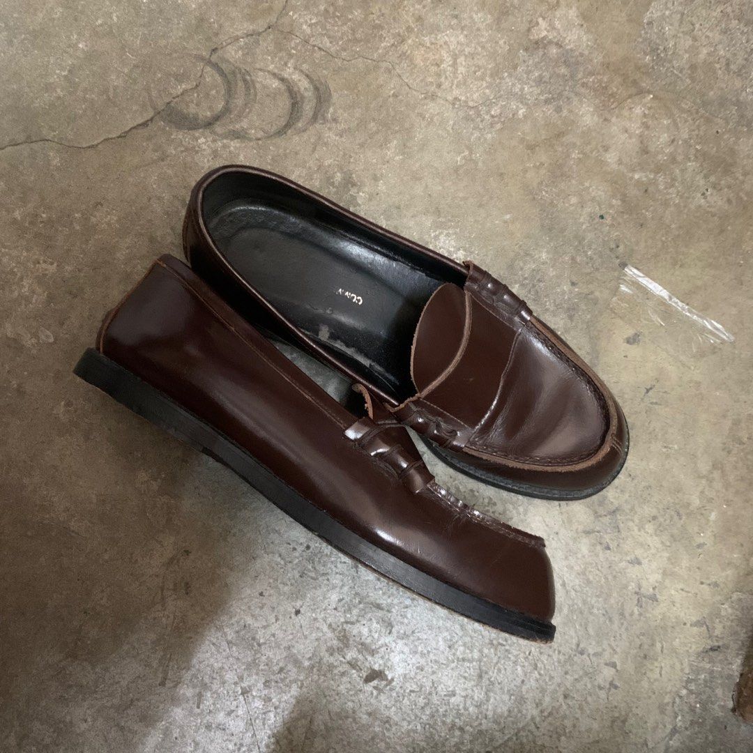 Tricot Comme des Garcons Loafer (Category: Casual Shoes) located in Lucena. Submitted by julialang (Listing ID 1380399226, Image 2). Description: Size Tag : 23.5 Color: brown Flaw: right heel (replaceable).