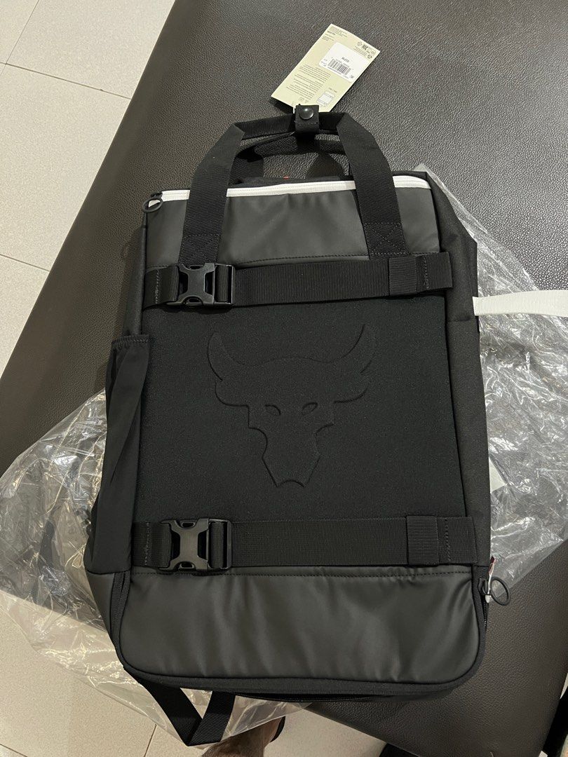UNDER ARMOUR 2 way bag. With shoe/laundry compartment (Category: Backpacks) located in Santa Maria. Submitted by jeshtine (Listing ID 1380346721, Image 1). Description: .