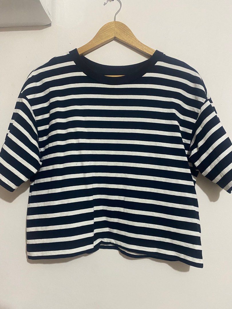 Uniqlo Semi-Cropped Shirt (Category: Shirts) located in Malolos. Submitted by bmnld (Listing ID 1380402407, Image 1). Description: .
