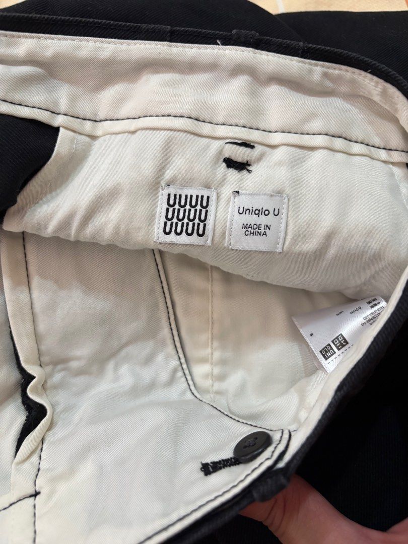 由 kuan.ting616 (刊登 ID 1380363804，圖片 2) 提交，位於 桃園市 (Taoyuan) 的 Uniqlo u 厚斜紋布 黑色錐形褲 (類別：卡其褲)，說明：多年前的Uniqlo u系列 布料很厚，可能比一大堆牛仔褲厚 只穿過1-2次，穿不到都放在衣櫃裡（看內裡布顏色，很新） 尺嗎照片有，請自行參考uniqlo 。