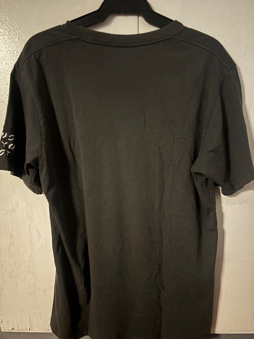 Uniqlo x Kaws Shirt (Category: Tshirts & Polo Shirts ) located in Santa Rosa. Submitted by mooyyyy_ (Listing ID 1380407545, Image 3). Description: Uniqlo x Kaws Shirt Size: Large 20.5 x 28 Has issues (See images) Location: Santa Rosa, Laguna Ship via: Lalamove or J&T .
