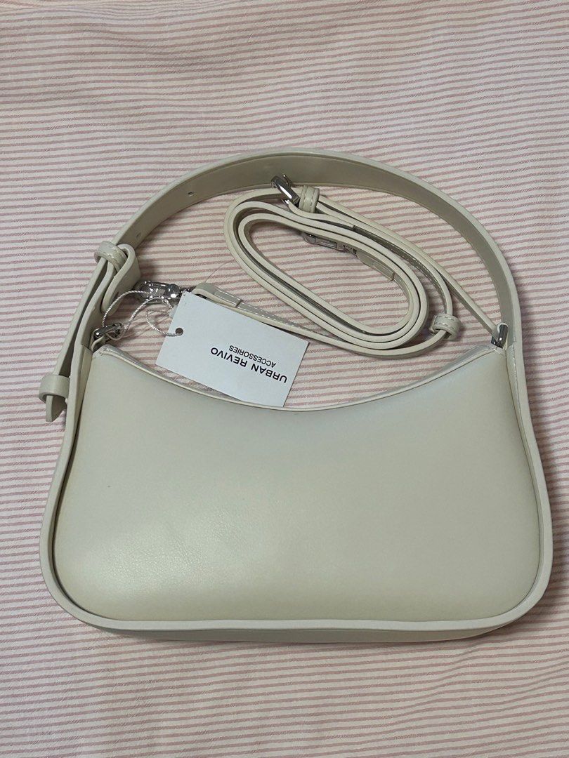 Urban Revivo bag - Off white (Category: Shoulder Bags) located in Manila. Submitted by aspen_ (Listing ID 1379806422, Image 2). Description: Urban Revivo armpit bag in off white color Note: ✅ Price is negotiable ✅ Shipping fee c/o buyer RFS: Decluttering MOP: GCASH For more inquiries, please feel free to message! .