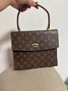 (Category: ) located in . Submitted by bag_botique (Listing ID 1380485544, Image 1). Description: .