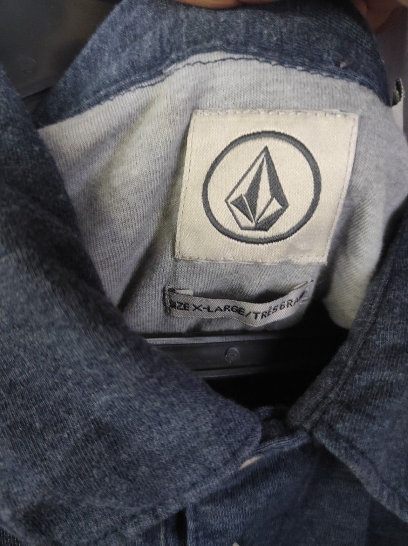 Volcom (Category: Tshirts & Polo Shirts) located in Sandakan. Submitted by ochai33 (Listing ID 1380343717, Image 3). Description: condition baik.