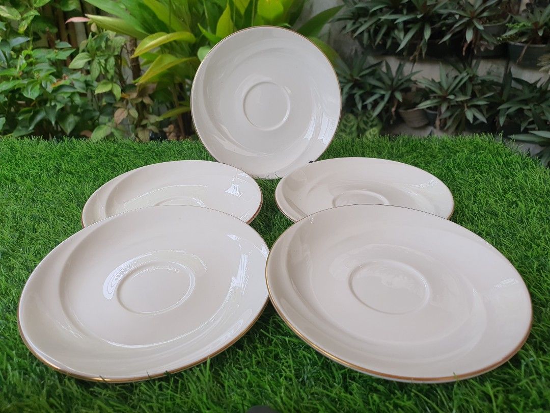 Wedgewood Porcelain Saucer (Category: Dinnerware & Cutlery) located in Quezon City. Submitted by sgoecss005 (Listing ID 1380381354, Image 1). Description: Wedgewood Porcelain Saucer (5 pcs).