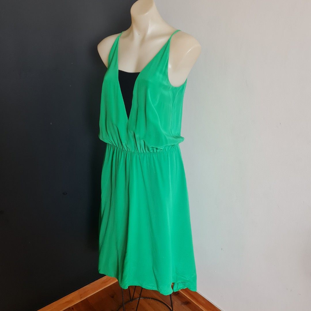 Women's size 6 'COUNTRY ROAD' Gorgeous green silk elastic waist dress - EUC (Category: Women's Clothes) located in Sydney. Submitted by bilic83 (Listing ID 1380348021, Image 1). Description: .