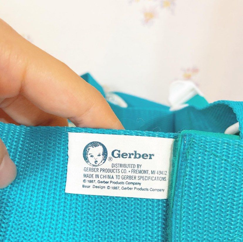 由 zzz.94i57 (刊登 ID 1380550366，圖片 2) 提交，位於 桃園市 (Taoyuan) 的 Gerber 兒童 防走失繩 背帶 牽引繩 小孩 牽繩 (類別：其他外出用品)，說明：🚫本賣場【不議價】【不換物】【不含運】【無提供實穿照】【沒拍的洗標已剪】 ⚠️文盲完美主義龜毛者請繞道 ⚠️售出不退換，請詳閱說明＆看清楚照片，有問題請私訊確認清楚再下單 ⚠️零評價/有未取紀錄者，以上僅接受匯款後出貨 🚛本賣場只用賣 貨 便，購買私訊我要買即可，耍白目擅自亂出不同價的一律封鎖 ✅ 想購買多件可私訊拼單 希望送到你們手中，都能有最佳的使用感受 售出會整理後出貨 二手物難免有歲月及使用痕跡 完美主義者請至實體通路選購 感謝優質買家的支持🙏🏻 🌟商品詳情🌟 沒用過，此為絕版品可能有歲月存放痕跡，龜毛完美主義者勿擾 尺寸：牽繩長度122公分 小孩腰帶寬24公分 💡商品皆為手工平放測量，依個人測量方式或角度不同可能有1-3cm差距，照片為實物拍攝，由於燈光及手機螢幕色