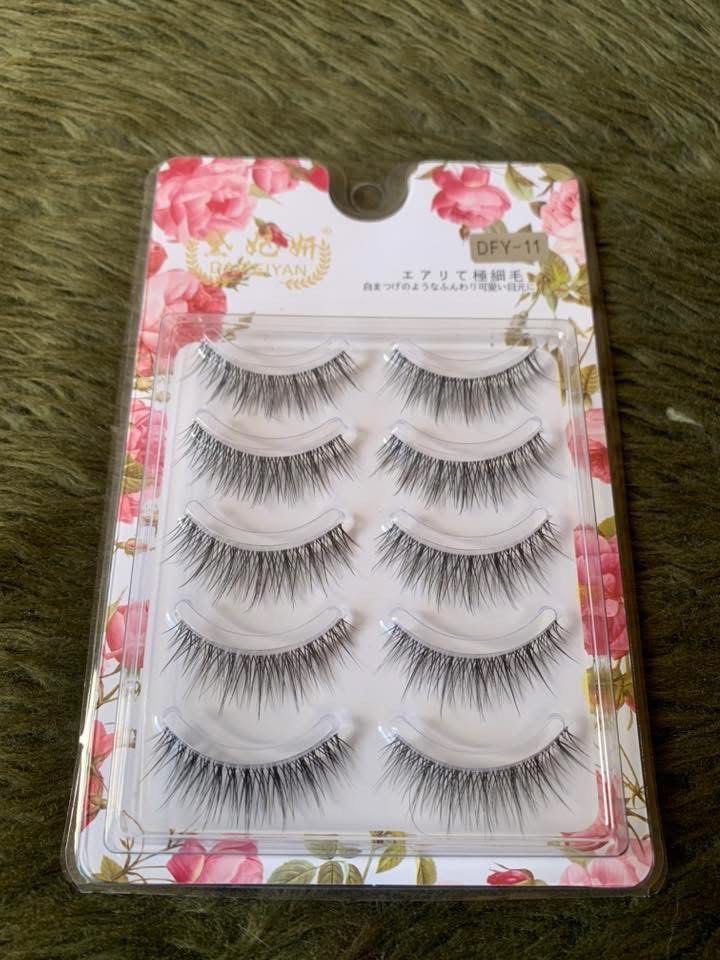 5 pairs false eyelashes (Category: Vision Care) located in Quezon City. Submitted by jaianaapura (Listing ID 1380541663, Image 3). Description: Meron na po ulit 🫶🏻 open for retail and take all! Best seller po itong mga lashes na to mas mura pag 3pcs up ang kukuhain. 5 pairs false eyelashes DFY11, DFY26, C11 & C16 Location: Project 4 cubao qc.