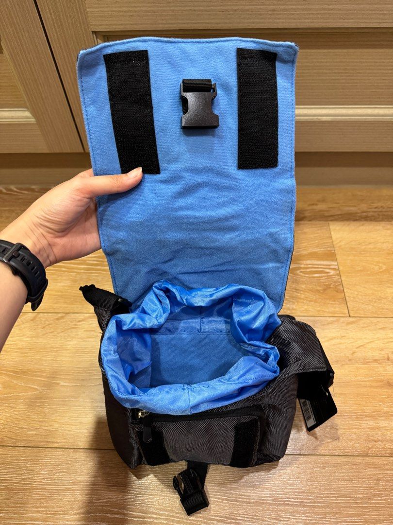 由 hike_lly (刊登 ID 1380597202，圖片 2) 提交，位於 新北市 (New Taipei) 的 單眼相機包 (類別：相機袋)，說明：單眼相機包 有絨布加厚可保護相機不易碰撞 多個夾層方便好收納一些配件（如電池、相機蓋、濾片等） 相關尺寸可以參考最後一張圖。