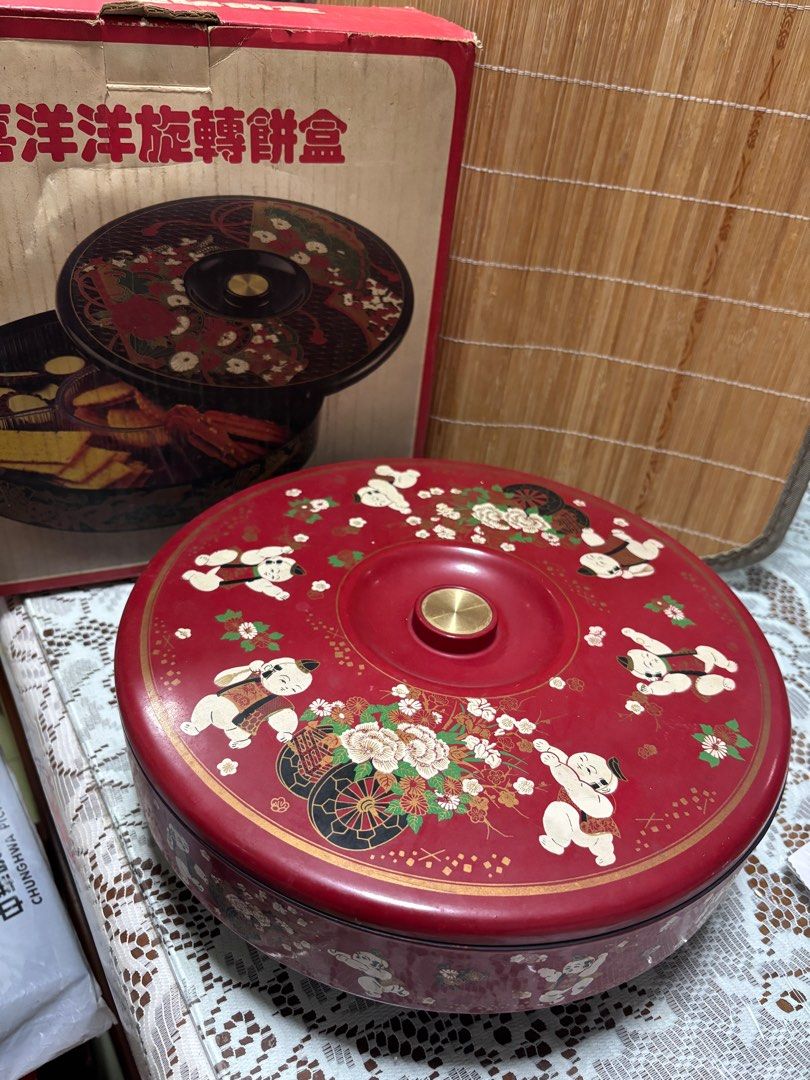 由 mb2ps (刊登 ID 1380609774，圖片 2) 提交，位於 台北市 (Taipei) 的 喜洋洋旋轉餅盒 (類別：浴室、廚房用品配件)，說明：。