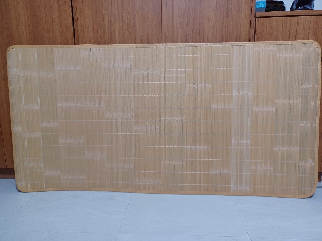 由 lin4417 (刊登 ID 1380621076，圖片 1) 提交，位於 台北市 (Taipei) 的 兩用床墊 (類別：床架及床墊)，說明：90公分*180公分 需自取、近台大、師大、台科大 可用機車載運。