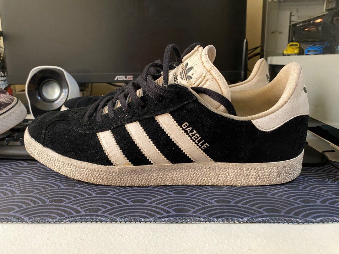 Adi Gazelle (Category: Sneakers) located in Las Pinas. Submitted by jas_items (Listing ID 1380586290, Image 1). Description: Size 10.5 9/10 Slightly sole seperation No box 800 plus shipping fee .