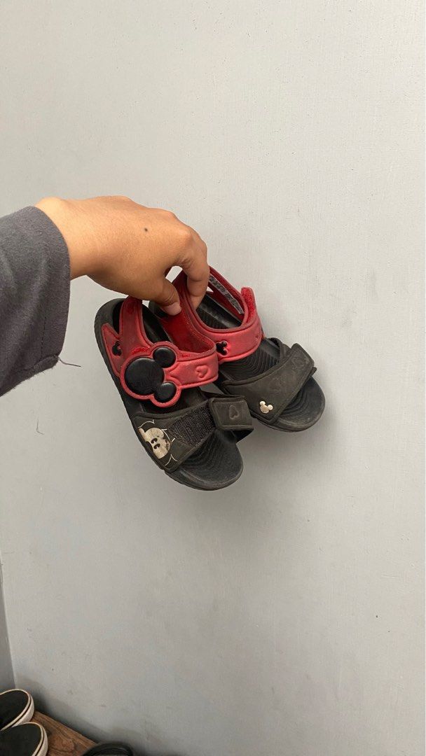 Adidas Altaswim Disney (Kategori: 4 hingga 7 tahun) berada di Malang. Dikirim oleh nisahrmns (ID iklan 1380642909, Gambar 1). Deskripsi: Size 8k / 15cm semua masih bagus karena dirawat, kotor karena ketumpuk barang pindahan .